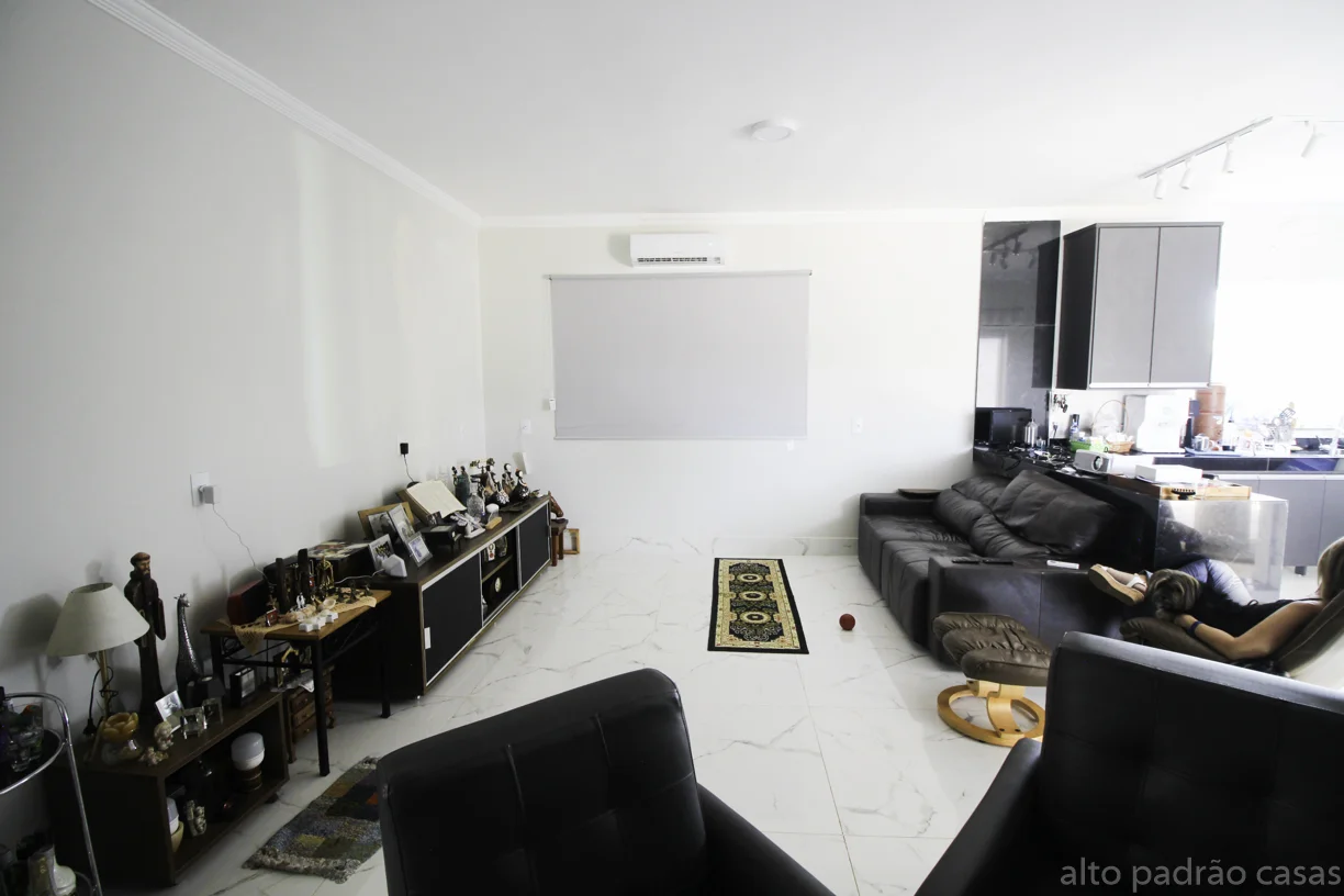 Linda Casa em Condomínio