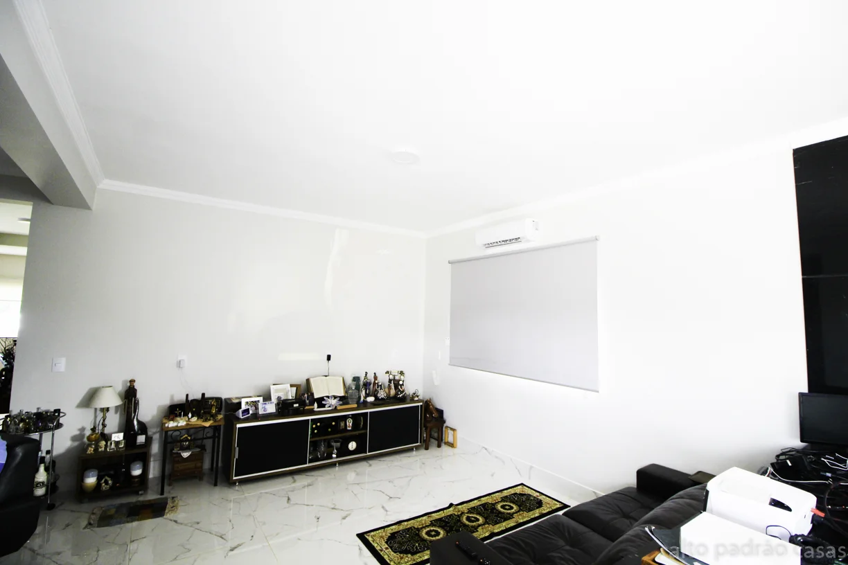 Linda Casa em Condomínio